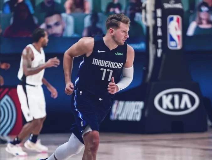 库里为东契奇出头!脏话骂的乔治没脾气 因场下他俩曾是情敌?“太阳成官网”(图8) 
库里为东契奇出头!脏话骂的乔治没脾气 因场下他俩曾是情敌?“太阳成官网”(图8)