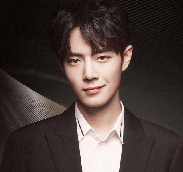 【太阳集团tyc】
肖战《光点》设计图抄袭？不能以为很像 就断定抄袭 等判定吧(图8)