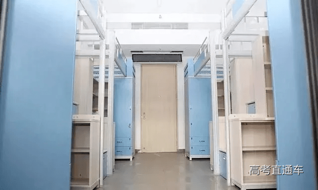 太阳集团tyc_
不敢相信！全国各大学新校区+老校区宿舍情况曝光 这真的是同一所学校？(图9)